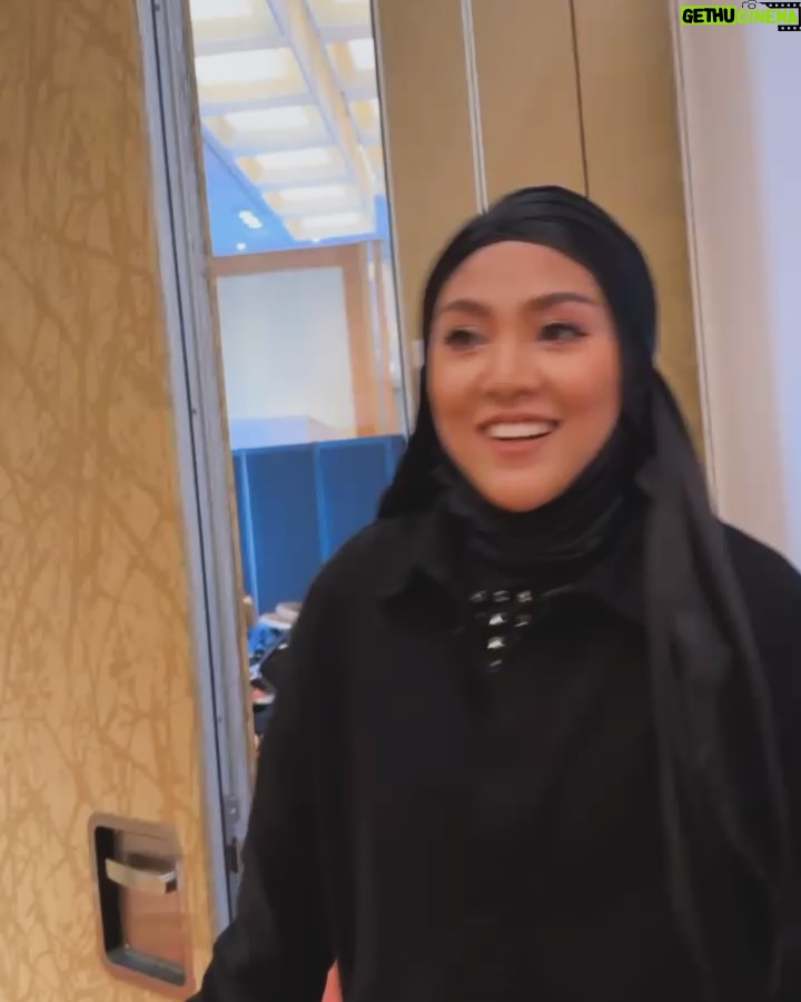 Shila Amzah - 12.1K Likes - Special thanks to @fffirdhaus and team for this experience.
Thank you for having me as your guest on your concert✨
I had a wonderful time in Singapore 🤍
I’m so proud of Firdhaus. I’m proud of your efforts. your drive, your focus, and how you never give up. I’m proud that you found that light of hope in the darkest moments.
As a fellow Malaysian, and a singer songwriter myself, I know the journey hasn’t been easy to get where you are now.
It’s part and parcel of being an artist❤️ keep on being you, stay true to yourself, and never give up💪🏼

Let’s write songs togetherrrr✨✨

P.s: having my family around just made it extra special! Thanks @ubaimz for your love and support and of course for taking care of the kids while I’m rocking the stage❤️🫠

And of course my team @ainishuhaidah and @kasihcicie ⭐️