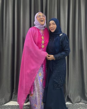 Shila Amzah Instagram - Selamat hari raya Aidilfitri, Maaf Zahir dan batin kepada semua 🤍
Salam 3.55pm 😅
Baru dua orang anak dah kalut ✨