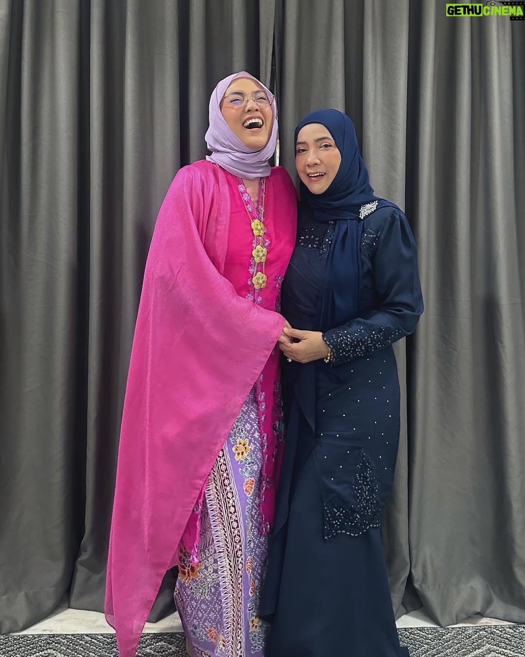 Shila Amzah - 49.6K Likes - Selamat hari raya Aidilfitri, Maaf Zahir dan batin kepada semua 🤍

Salam 3.55pm 😅

Baru dua orang anak dah kalut ✨