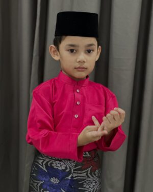 Shila Amzah Instagram - Selamat hari raya Aidilfitri, Maaf Zahir dan batin kepada semua 🤍
Salam 3.55pm 😅
Baru dua orang anak dah kalut ✨