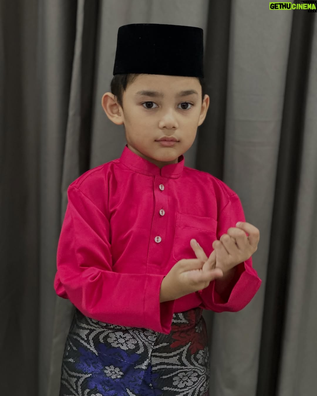 Shila Amzah - 49.6K Likes - Selamat hari raya Aidilfitri, Maaf Zahir dan batin kepada semua 🤍

Salam 3.55pm 😅

Baru dua orang anak dah kalut ✨