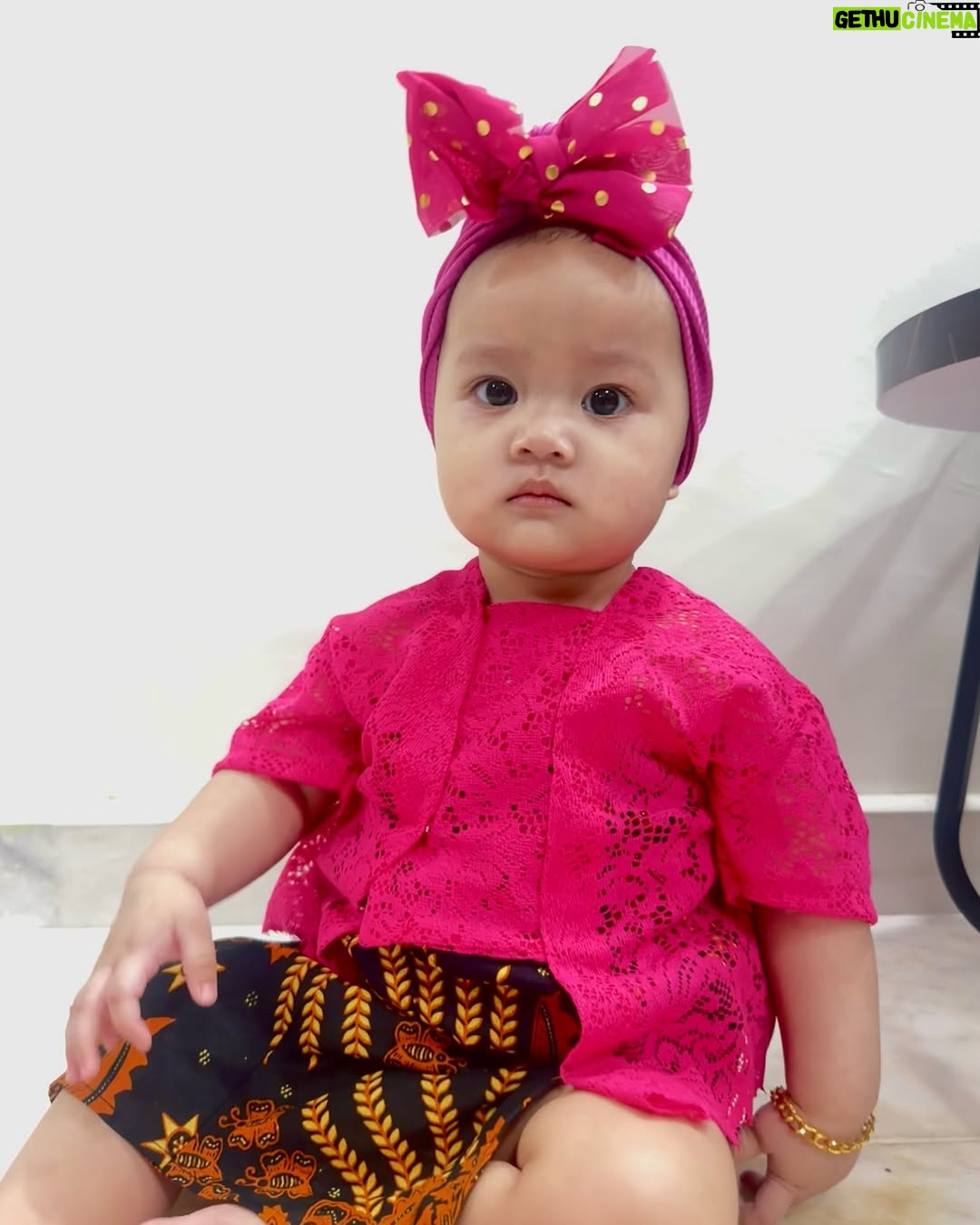Shila Amzah - 49.6K Likes - Selamat hari raya Aidilfitri, Maaf Zahir dan batin kepada semua 🤍

Salam 3.55pm 😅

Baru dua orang anak dah kalut ✨