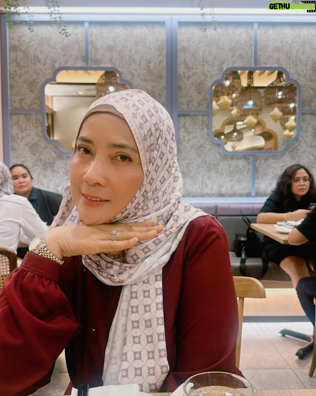 Shila Amzah - 36.8K Likes - Ramadan sayaaa ❤️
Syukur Alhamdulillah ✨
Sha banyak duduk rumah je spend time with My family , hows your ramadan so far guys ? 
Sorry la sha lama tak post, ingat tak dulu Kat IG semua benda kita nak post🥲 now we became more selective kan ? Tapi itu la lumrah.
Segala yang kita lalui sungguh mendewasakan.