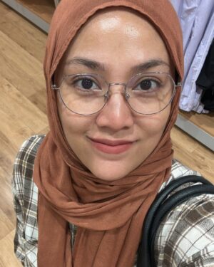 Shila Amzah Instagram - Ada nampak Macam selfie ala2 2012 tak ? Haha 🫠
This was last week.
Bila jalan2 Kat Jakarta rasa confident pulak takde make up.
Kat Malaysia tak boleh 😂