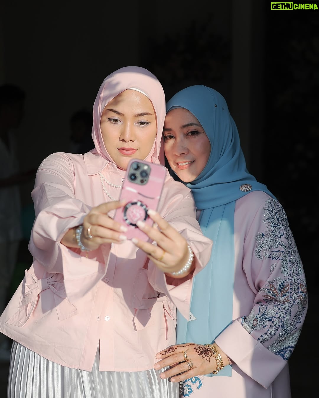 Shila Amzah - 36.4K Likes - Alhamdulillah sambutan hari lahir @rheaakiraa berjalan dengan lancar. 
Terima Kasih kepada family, Dan sahabat2 yang sudi memeriahkan majlis kami❤️

Special thanks to papa @ubaihani kerana dapat menjayakan event  Puteri kita dengan Baik sekali, Tapi Jangan Bagi semua credit Kat dia je😅 , sbb ubai telah turut dibantu oleh ramai manusia2 baik ini😍

@restuayahandaevent (organiser)

@ainacopartynsuch (backdrop)

@Wonderkidz_bouncycastle (playground)

@cakerykitchen_ (kek)

@popscoop.my (aiskrim)

@_figuraevents (sound system)

@myzatu_hidayah (roti jala)

@picnicdecoshahalam (candy wall)

@laiyan.kl (kopi)

@irachurros (churros tiktok)

Terlebih terkurang minta maaf ya semua 🤍
We really hope that you guys had fun yesterday !
Semoga kita berjumpa lagi✨
