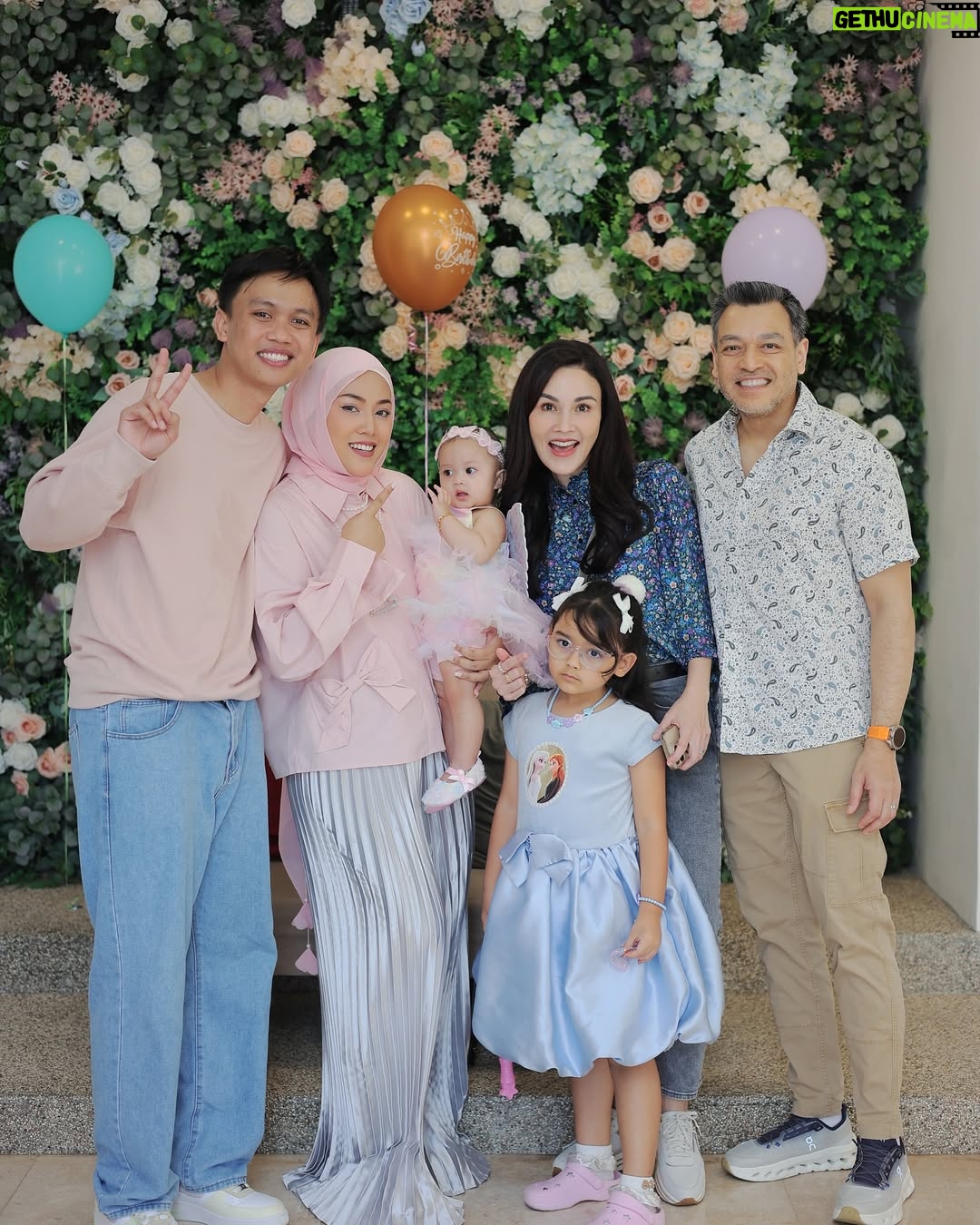 Shila Amzah - 36.4K Likes - Alhamdulillah sambutan hari lahir @rheaakiraa berjalan dengan lancar. 
Terima Kasih kepada family, Dan sahabat2 yang sudi memeriahkan majlis kami❤️

Special thanks to papa @ubaihani kerana dapat menjayakan event  Puteri kita dengan Baik sekali, Tapi Jangan Bagi semua credit Kat dia je😅 , sbb ubai telah turut dibantu oleh ramai manusia2 baik ini😍

@restuayahandaevent (organiser)

@ainacopartynsuch (backdrop)

@Wonderkidz_bouncycastle (playground)

@cakerykitchen_ (kek)

@popscoop.my (aiskrim)

@_figuraevents (sound system)

@myzatu_hidayah (roti jala)

@picnicdecoshahalam (candy wall)

@laiyan.kl (kopi)

@irachurros (churros tiktok)

Terlebih terkurang minta maaf ya semua 🤍
We really hope that you guys had fun yesterday !
Semoga kita berjumpa lagi✨