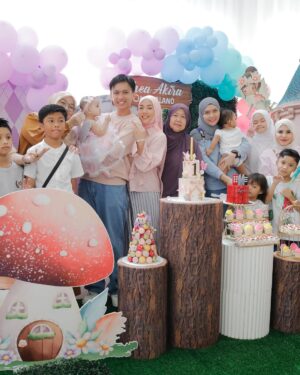 Shila Amzah Instagram - Alhamdulillah sambutan hari lahir @rheaakiraa berjalan dengan lancar.
Terima Kasih kepada family, Dan sahabat2 yang sudi memeriahkan majlis kami❤️
Special thanks to papa @ubaihani kerana dapat menjayakan event Puteri kita dengan Baik sekali, Tapi Jangan Bagi semua credit Kat dia je😅 , sbb ubai telah turut dibantu oleh ramai manusia2 baik ini😍
@restuayahandaevent (organiser)
@ainacopartynsuch (backdrop)
@Wonderkidz_bouncycastle (playground)
@cakerykitchen_ (kek)
@popscoop.my (aiskrim)
@_figuraevents (sound system)
@myzatu_hidayah (roti jala)
@picnicdecoshahalam (candy wall)
@laiyan.kl (kopi)
@irachurros (churros tiktok)
Terlebih terkurang minta maaf ya semua 🤍
We really hope that you guys had fun yesterday !
Semoga kita berjumpa lagi✨