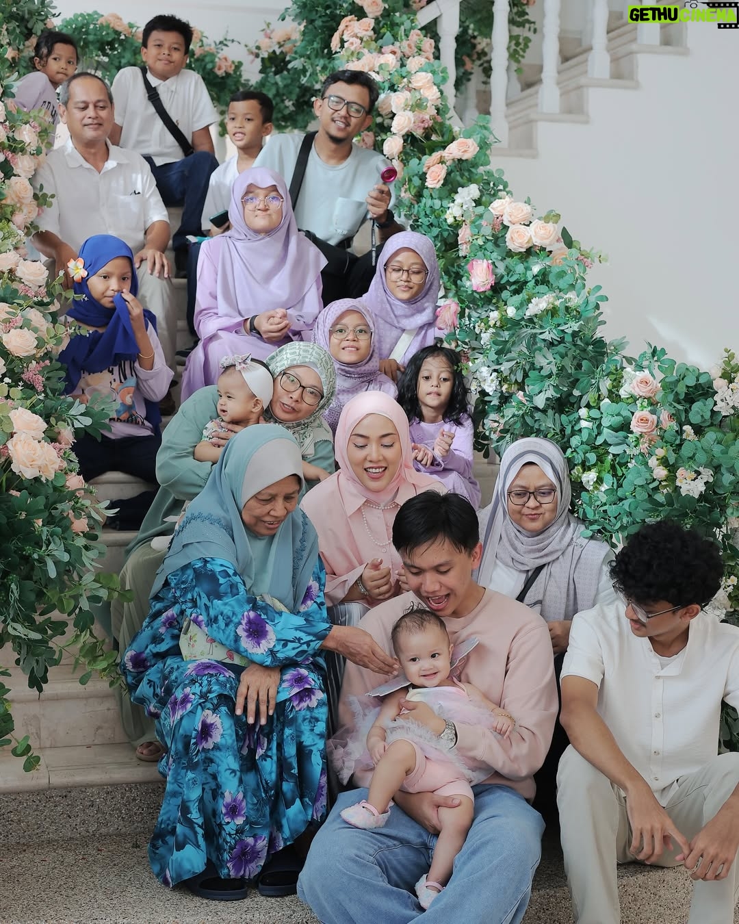 Shila Amzah - 36.4K Likes - Alhamdulillah sambutan hari lahir @rheaakiraa berjalan dengan lancar. 
Terima Kasih kepada family, Dan sahabat2 yang sudi memeriahkan majlis kami❤️

Special thanks to papa @ubaihani kerana dapat menjayakan event  Puteri kita dengan Baik sekali, Tapi Jangan Bagi semua credit Kat dia je😅 , sbb ubai telah turut dibantu oleh ramai manusia2 baik ini😍

@restuayahandaevent (organiser)

@ainacopartynsuch (backdrop)

@Wonderkidz_bouncycastle (playground)

@cakerykitchen_ (kek)

@popscoop.my (aiskrim)

@_figuraevents (sound system)

@myzatu_hidayah (roti jala)

@picnicdecoshahalam (candy wall)

@laiyan.kl (kopi)

@irachurros (churros tiktok)

Terlebih terkurang minta maaf ya semua 🤍
We really hope that you guys had fun yesterday !
Semoga kita berjumpa lagi✨