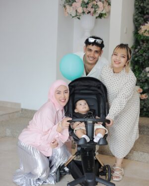 Shila Amzah Instagram - Alhamdulillah sambutan hari lahir @rheaakiraa berjalan dengan lancar.
Terima Kasih kepada family, Dan sahabat2 yang sudi memeriahkan majlis kami❤️
Special thanks to papa @ubaihani kerana dapat menjayakan event Puteri kita dengan Baik sekali, Tapi Jangan Bagi semua credit Kat dia je😅 , sbb ubai telah turut dibantu oleh ramai manusia2 baik ini😍
@restuayahandaevent (organiser)
@ainacopartynsuch (backdrop)
@Wonderkidz_bouncycastle (playground)
@cakerykitchen_ (kek)
@popscoop.my (aiskrim)
@_figuraevents (sound system)
@myzatu_hidayah (roti jala)
@picnicdecoshahalam (candy wall)
@laiyan.kl (kopi)
@irachurros (churros tiktok)
Terlebih terkurang minta maaf ya semua 🤍
We really hope that you guys had fun yesterday !
Semoga kita berjumpa lagi✨