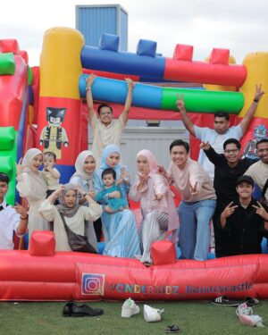 Shila Amzah Instagram - Alhamdulillah sambutan hari lahir @rheaakiraa berjalan dengan lancar.
Terima Kasih kepada family, Dan sahabat2 yang sudi memeriahkan majlis kami❤️
Special thanks to papa @ubaihani kerana dapat menjayakan event Puteri kita dengan Baik sekali, Tapi Jangan Bagi semua credit Kat dia je😅 , sbb ubai telah turut dibantu oleh ramai manusia2 baik ini😍
@restuayahandaevent (organiser)
@ainacopartynsuch (backdrop)
@Wonderkidz_bouncycastle (playground)
@cakerykitchen_ (kek)
@popscoop.my (aiskrim)
@_figuraevents (sound system)
@myzatu_hidayah (roti jala)
@picnicdecoshahalam (candy wall)
@laiyan.kl (kopi)
@irachurros (churros tiktok)
Terlebih terkurang minta maaf ya semua 🤍
We really hope that you guys had fun yesterday !
Semoga kita berjumpa lagi✨