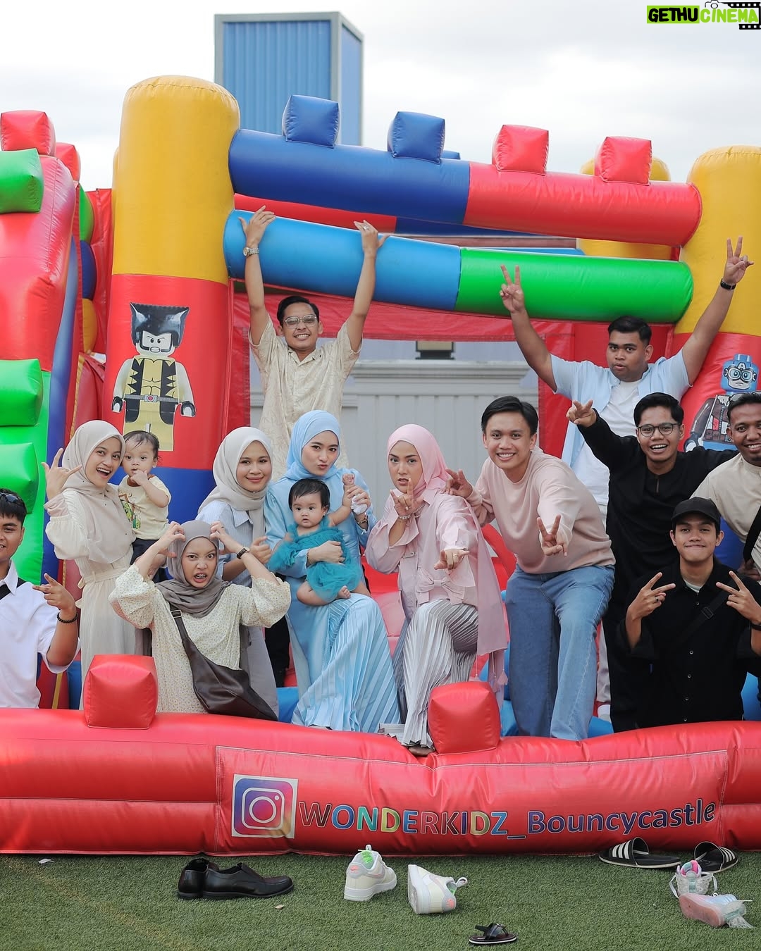 Shila Amzah - 36.4K Likes - Alhamdulillah sambutan hari lahir @rheaakiraa berjalan dengan lancar. 
Terima Kasih kepada family, Dan sahabat2 yang sudi memeriahkan majlis kami❤️

Special thanks to papa @ubaihani kerana dapat menjayakan event  Puteri kita dengan Baik sekali, Tapi Jangan Bagi semua credit Kat dia je😅 , sbb ubai telah turut dibantu oleh ramai manusia2 baik ini😍

@restuayahandaevent (organiser)

@ainacopartynsuch (backdrop)

@Wonderkidz_bouncycastle (playground)

@cakerykitchen_ (kek)

@popscoop.my (aiskrim)

@_figuraevents (sound system)

@myzatu_hidayah (roti jala)

@picnicdecoshahalam (candy wall)

@laiyan.kl (kopi)

@irachurros (churros tiktok)

Terlebih terkurang minta maaf ya semua 🤍
We really hope that you guys had fun yesterday !
Semoga kita berjumpa lagi✨