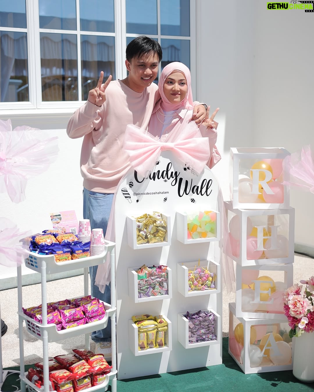 Shila Amzah - 36.4K Likes - Alhamdulillah sambutan hari lahir @rheaakiraa berjalan dengan lancar. 
Terima Kasih kepada family, Dan sahabat2 yang sudi memeriahkan majlis kami❤️

Special thanks to papa @ubaihani kerana dapat menjayakan event  Puteri kita dengan Baik sekali, Tapi Jangan Bagi semua credit Kat dia je😅 , sbb ubai telah turut dibantu oleh ramai manusia2 baik ini😍

@restuayahandaevent (organiser)

@ainacopartynsuch (backdrop)

@Wonderkidz_bouncycastle (playground)

@cakerykitchen_ (kek)

@popscoop.my (aiskrim)

@_figuraevents (sound system)

@myzatu_hidayah (roti jala)

@picnicdecoshahalam (candy wall)

@laiyan.kl (kopi)

@irachurros (churros tiktok)

Terlebih terkurang minta maaf ya semua 🤍
We really hope that you guys had fun yesterday !
Semoga kita berjumpa lagi✨