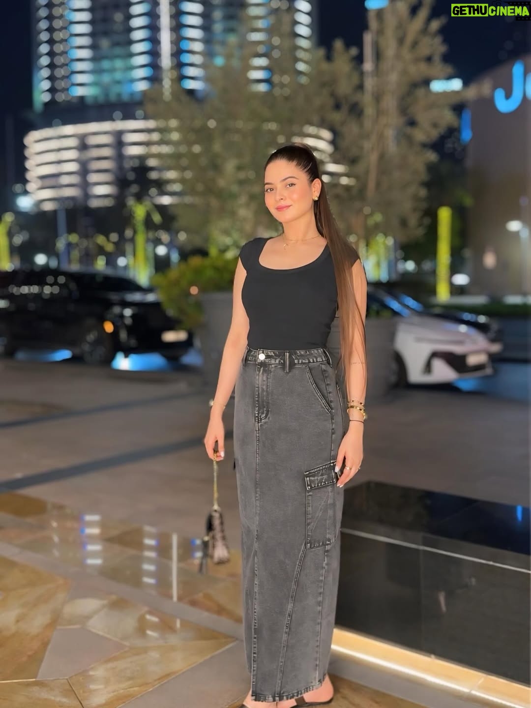 Shilpa Chaudhary - 12.8K Likes - Dressed in black, glowing in gold ✨

Top : @zara 
Skirt : @bershka 
Watch : @danielwellington 
Bag : Aldo