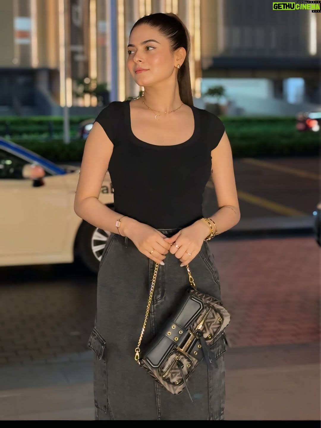 Shilpa Chaudhary - 12.8K Likes - Dressed in black, glowing in gold ✨

Top : @zara 
Skirt : @bershka 
Watch : @danielwellington 
Bag : Aldo