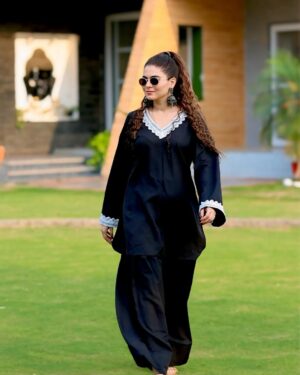 Shilpa Chaudhary Instagram - 🖤
Beautiful outfit from : @dhaagaraag