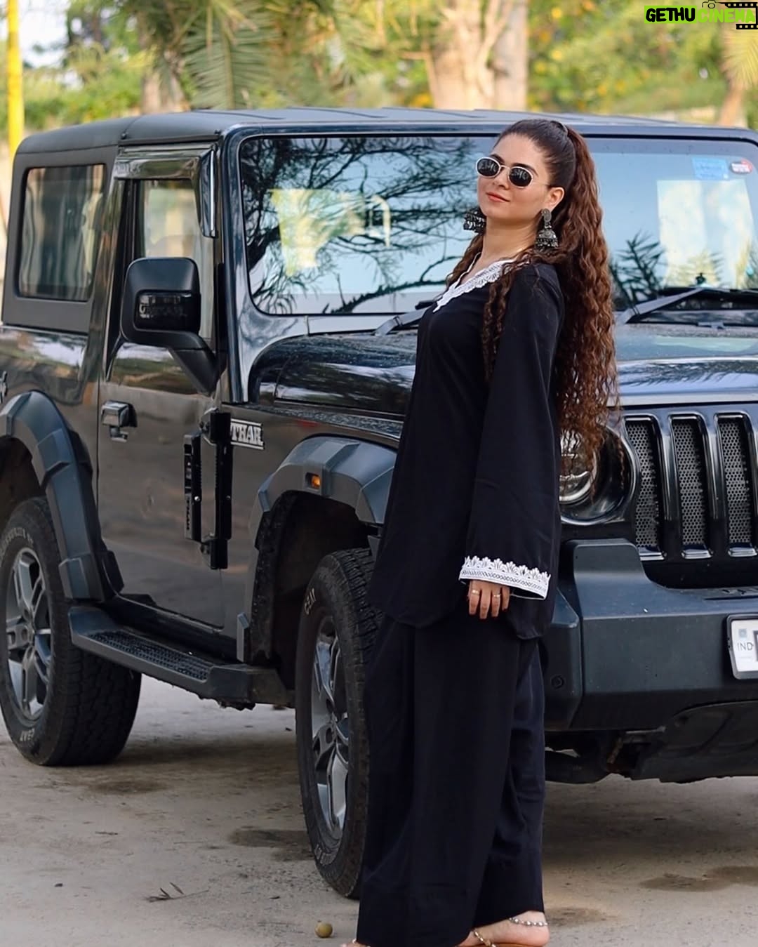 Shilpa Chaudhary - 15.2K Likes - 🖤 

Beautiful outfit from : @dhaagaraag