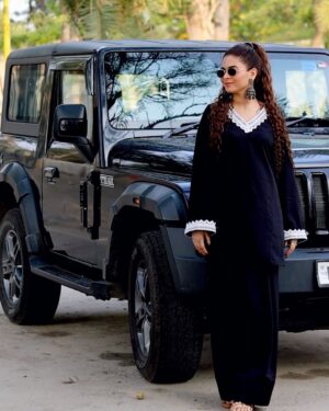 Shilpa Chaudhary Instagram - 🖤
Beautiful outfit from : @dhaagaraag