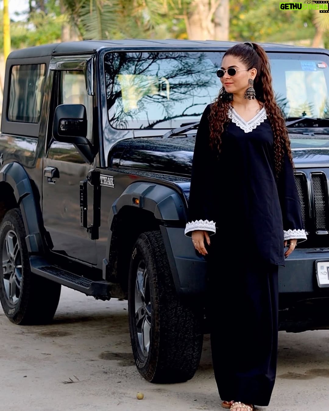 Shilpa Chaudhary - 15.2K Likes - 🖤 

Beautiful outfit from : @dhaagaraag