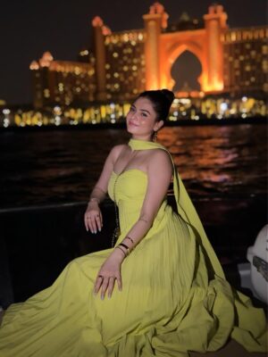 Shilpa Chaudhary Instagram - Golden hour feels in the city of dreams ✨🌆
#DubaiNights