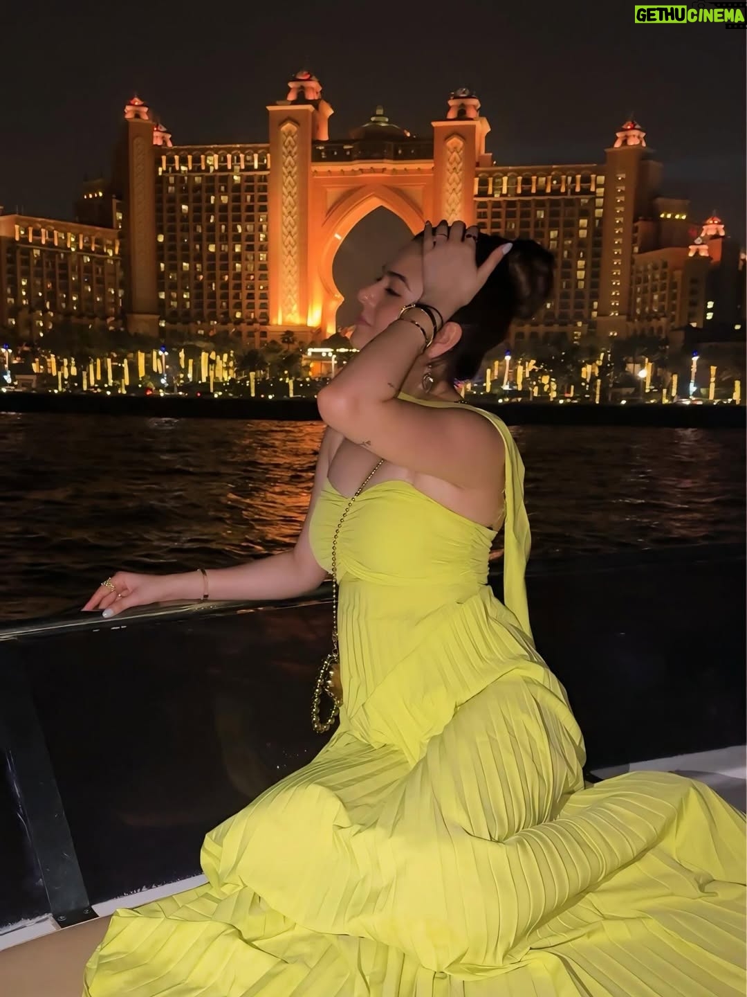 Shilpa Chaudhary - 13K Likes - Golden hour feels in the city of dreams ✨🌆

 #DubaiNights