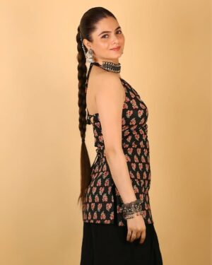 Shilpa Chaudhary Instagram - Outfit : @dhaagaraag 🖤
#longhairunicorn7