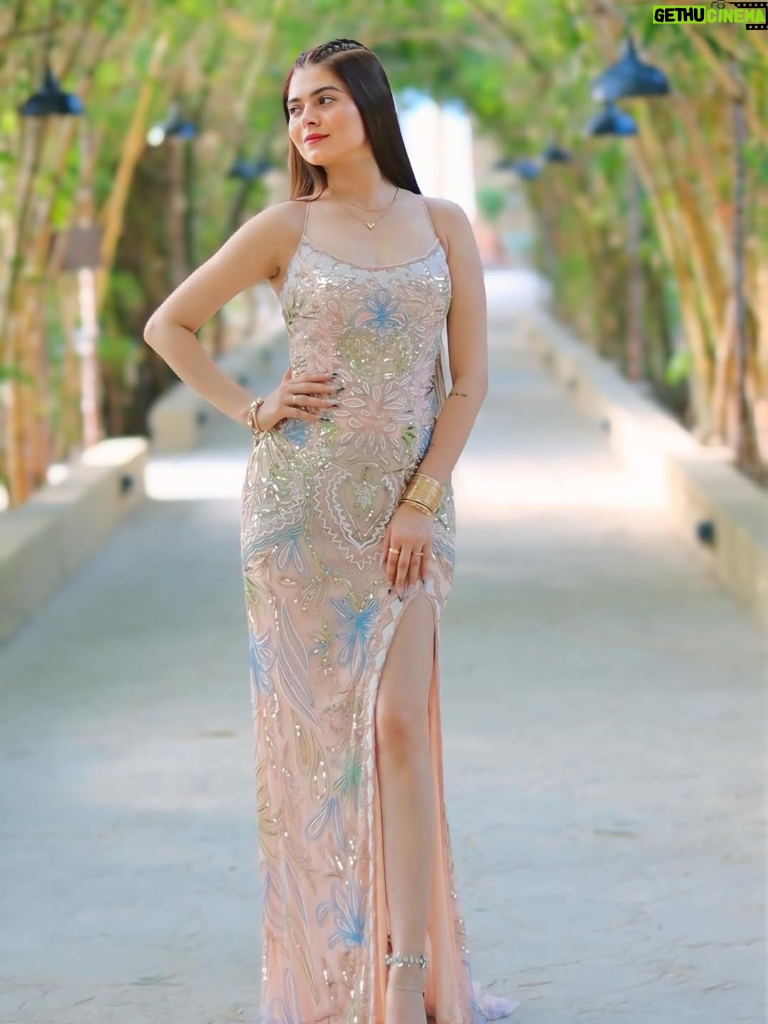 Shilpa Chaudhary - 17.2K Likes - Sunshine mixed with a little bit of hustle ✨ 

#longhairunicorn7

Location: @themismudhousenatureresort