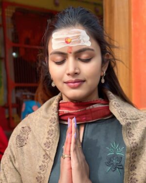 Shilpi Raghwani Instagram - आरंभ से अंत तक ,अंत से अनंत तक सिर्फ़ मेरे महादेव 🙏🏻♥️….
आप सभी को नव वर्ष की बहुत बहुत शुभकामनाएं 😊
🌼🌺🌼🌺🌼🌺🌼………..
HAPPY NEW YEAR 2025 ……..🌹