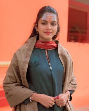 Shilpi Raghwani Instagram - आरंभ से अंत तक ,अंत से अनंत तक सिर्फ़ मेरे महादेव 🙏🏻♥️….
आप सभी को नव वर्ष की बहुत बहुत शुभकामनाएं 😊
🌼🌺🌼🌺🌼🌺🌼………..
HAPPY NEW YEAR 2025 ……..🌹