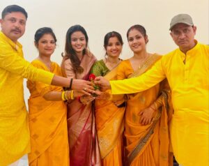 Shilpi Raghwani Instagram - Congratulations @akash.deep969 ji ❤️🦋
apke naye ghar k liye 🙏🏻mahadev ki kripa hmesa ap par bani rhe or apke jitne bhi wishes h sab pure ho 🥰
Nd thank you for inviting me 🙏🏻❤️