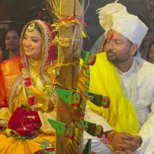 Shilpi Raghwani Instagram - Meri pyri sakhi ♥️🫶 nd jiju 😄
Congratulations both of you ♥️🫶
Finally guys shadi ho gai 😂😂
Ab mere liye bhi ladka dhundh do 😂
@astha23s @shubhamsingh9450