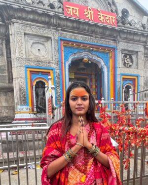Shilpi Raghwani Instagram - Jai shree kedarnath ji 🙏🏻🙏🏻
Hum bahot bhagyashali hai 🙏🏻mere mahadev ji ka darshan hua achhe se
#kedarnathtemple