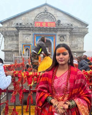 Shilpi Raghwani Instagram - Jai shree kedarnath ji 🙏🏻🙏🏻
Hum bahot bhagyashali hai 🙏🏻mere mahadev ji ka darshan hua achhe se
#kedarnathtemple