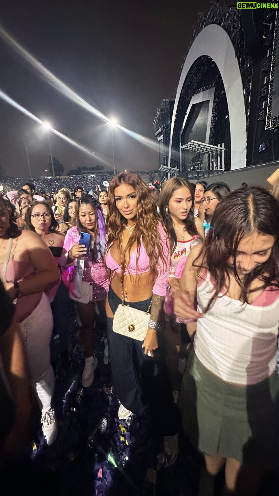 Shirley Arica - 59K Likes - Mañana será bonito 🌸 @karolg