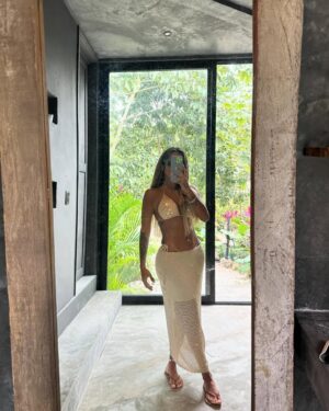 Shirley Arica Instagram - Este año voy a justificar todo con “la vida es una “🐚🌷🌸🌈☀️⭐️