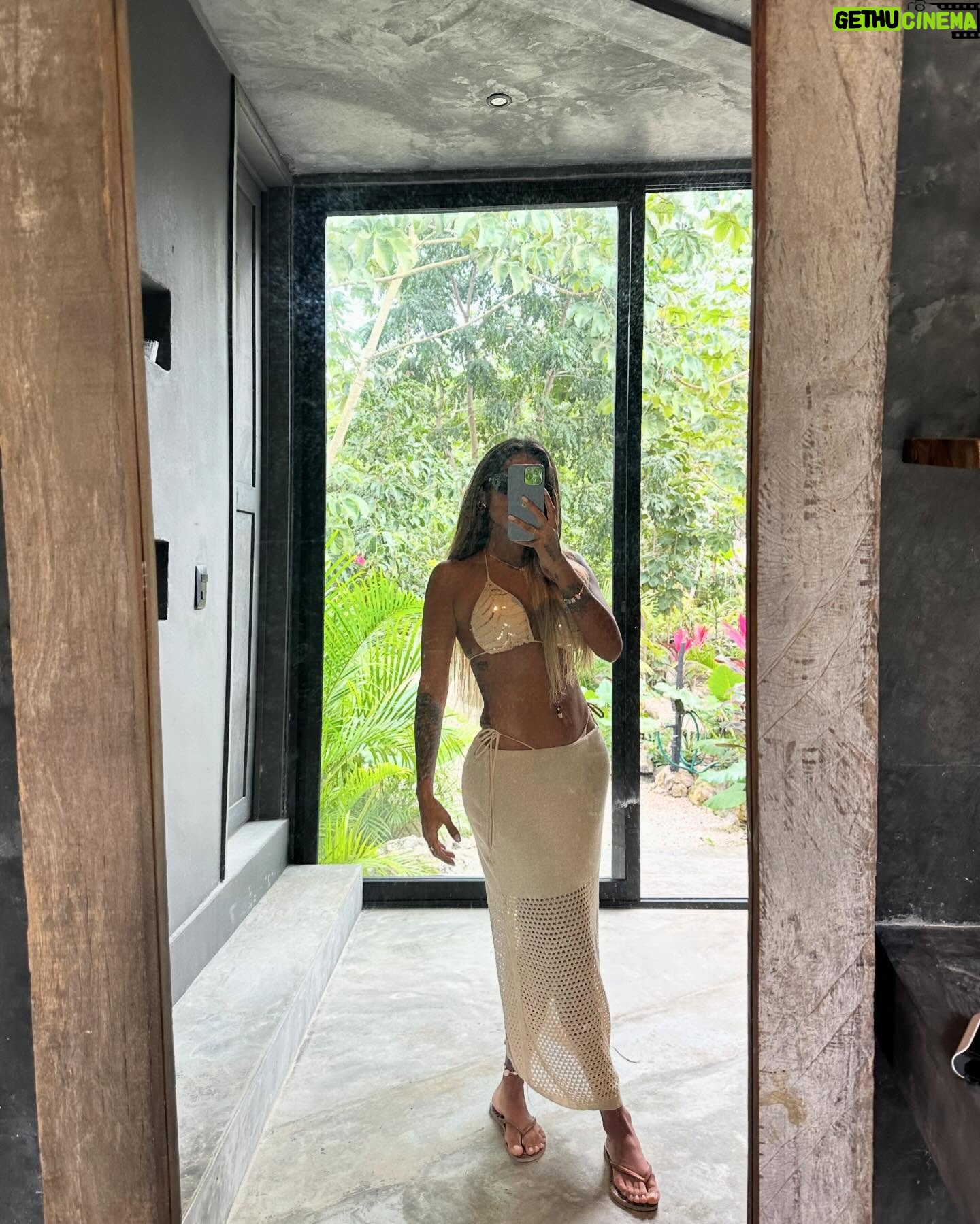 Shirley Arica - 44.2K Likes - Este año voy a justificar todo con “la vida es una “🐚🌷🌸🌈☀️⭐️