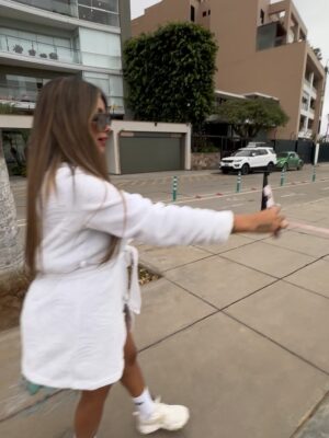 Shirley Arica Instagram - Ella te quita el oxígeno 🤫💚
