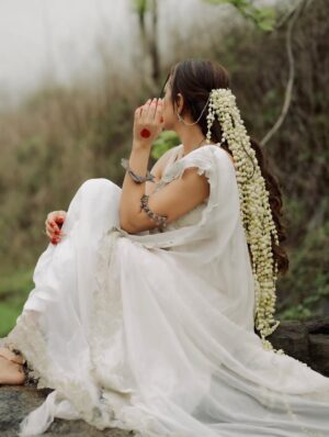 Shivali Rijhwani Instagram - 🦢🪷
This look is built on the idea of “Purity meeting Depth” - a white saree symbolizing simplicity and calm, paired with natural elements. The gajra, the earthy tones of water and sky becomes the muse and the story.
From vision to reality - all thanks to my A-team. Styling – @stylistgurleenkaur
Photography – @snapbyte_ @look_book_by_snapbyte