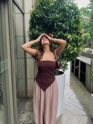 Shivali Rijhwani Instagram - A Sunday well spent #swiperight
Started with the gorgeous sunday brunch buffet at @jwmarriottsahar
(clicked more pictures than I ate, guilty 🤭)
Sister time over endless food laughs
Quick detour to @bellissimonailstudio for her nails
Shopping spree with my A-team at @hm 🛍️
And wrapped it all up with a heart full of gratitude.
Wholesome days like these >>>