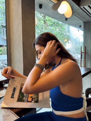 Shivali Rijhwani Instagram - Co-ord cuteness → brand rendezvous → a soulful pause 🥥🦋
A day with @puravedaofficial x @tirabeauty that ended in a love story with vegan plates at @pause.mumbai 🌿✨