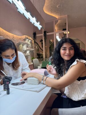 Shivali Rijhwani Instagram - A Sunday well spent #swiperight
Started with the gorgeous sunday brunch buffet at @jwmarriottsahar
(clicked more pictures than I ate, guilty 🤭)
Sister time over endless food laughs
Quick detour to @bellissimonailstudio for her nails
Shopping spree with my A-team at @hm 🛍️
And wrapped it all up with a heart full of gratitude.
Wholesome days like these >>>