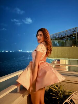 Shivali Rijhwani Instagram - When the sea breeze turns your dress into a mood 💕🎀