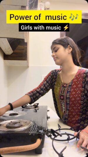 Shivangi Prajapat Instagram - Wait for end 😂
#chotiifam #reelitfeelit #reelkarofeelkaro #viral #trending #funny #contentcreator