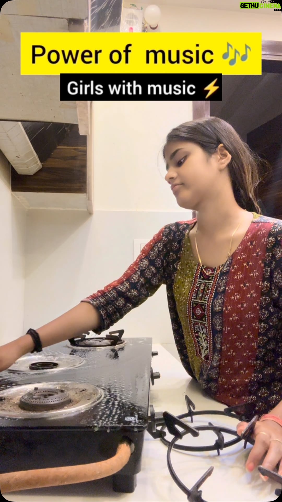 Shivangi Prajapat - 12.5K Likes - Wait for end 😂
#chotiifam #reelitfeelit #reelkarofeelkaro #viral #trending #funny #contentcreator
