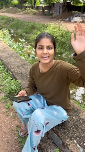 Shivangi Prajapat Instagram - Wait for end😳😂
#chotiifam #trending #reels #reelitfeelit #reelsinstagram