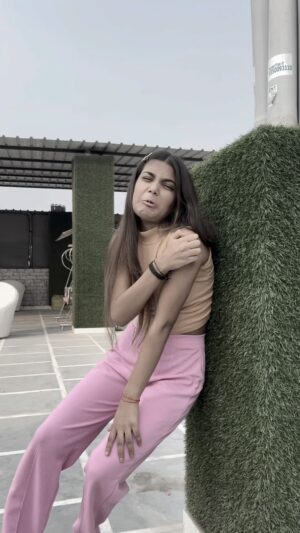 Shivangi Prajapat Instagram - Jor ki lg gyi 🥹🥲
#chotiifam #trending #reels #reelitfeelit #reelinstagram