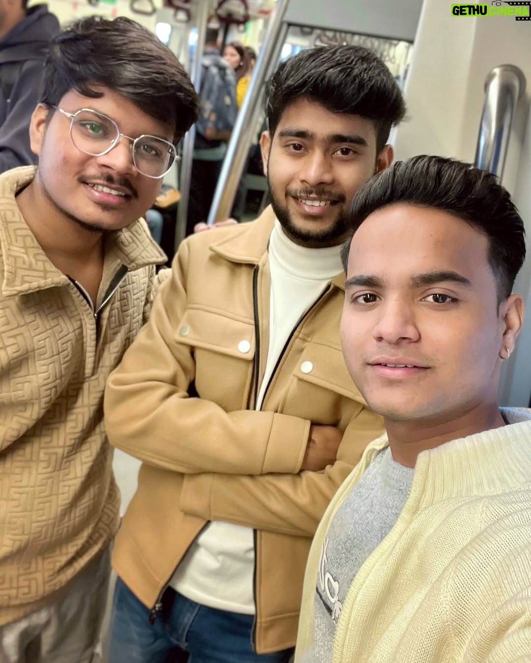 Shivangi Prajapat - 20.4K Likes - 𝐇𝐚𝐝 𝐅𝐮𝐧 𝐢𝐧 𝐃𝐞𝐥𝐡𝐢..!🩵