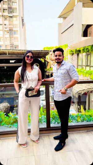 Shivani Gupta Instagram - “उसके साथ स्टाइल करना मतलब हमेशा फैशन शो में रहना!”🔥💪
#réel #viralvideos #explorepage #explorepage✨ #viralvideos #trending #instagram #instamood #instadaily