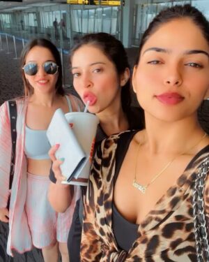 Shivani Gupta Instagram - We do not remember days, we remember moments #friends #instalike #ınstagood #art #that #photooftheday