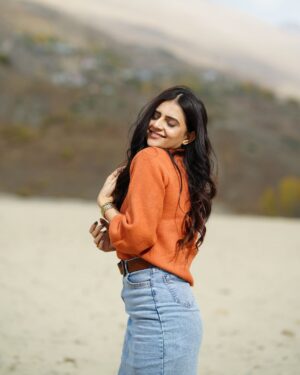 Shivani Yadav Instagram - ~match my vibe🧡