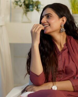 Shivani Yadav Instagram - कोई लफ्जो के लिये बैठा रहा ,किसी ने आँखें पढ़ ली ✨